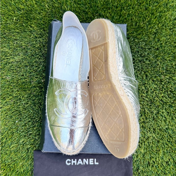Chanel women flat has worn only few times. In excellent condition like new - Picture 2 of 2
